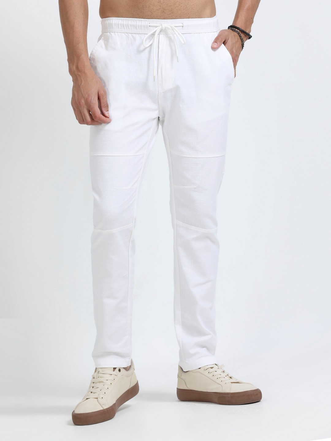 

NEVER NEUD Men Relaxed Linen Traveller Trousers, White
