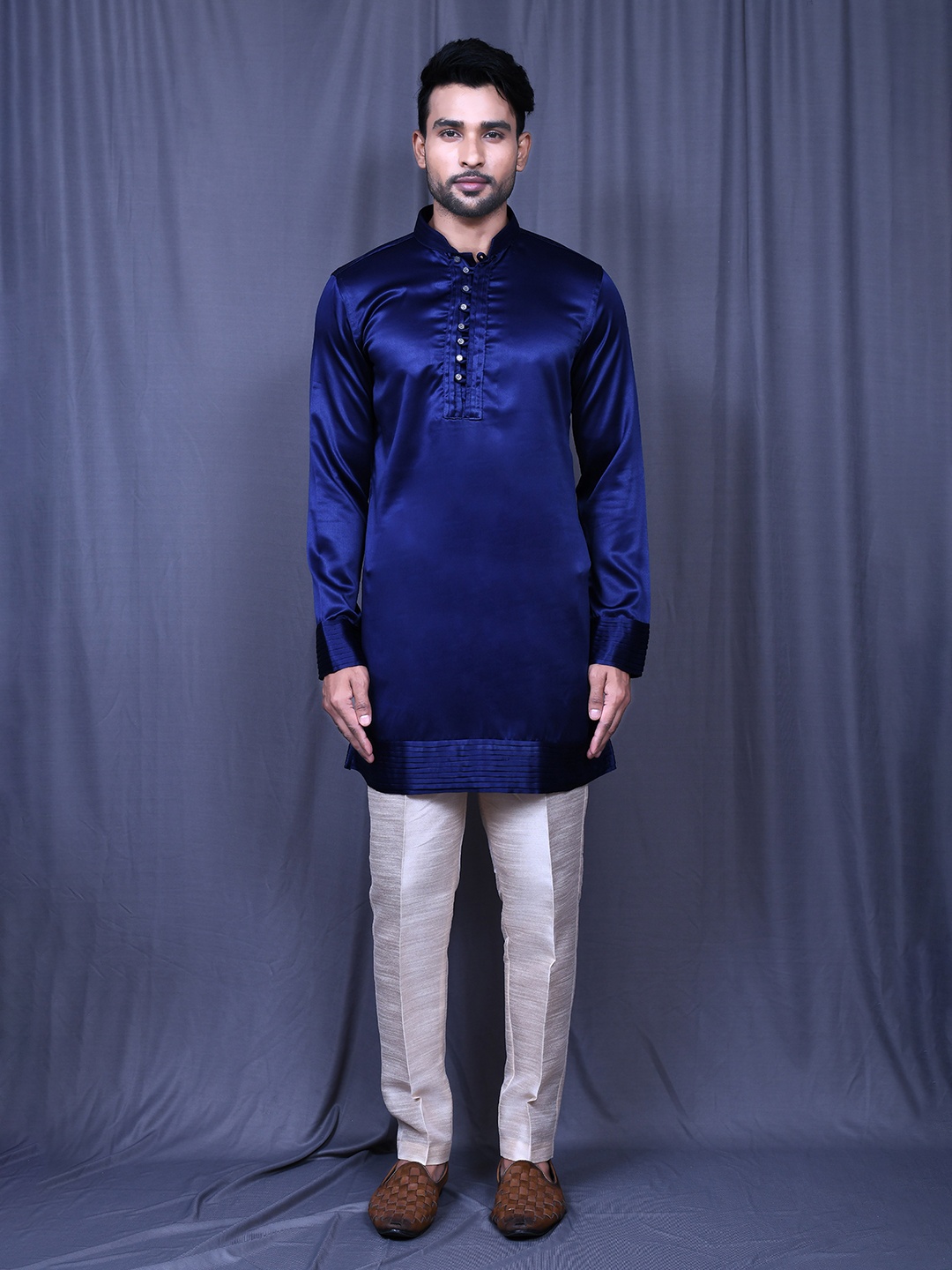 

Aryavir Malhotra Thread Embroidered Sherwani Set, Blue