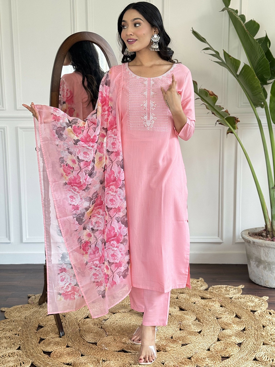 

Vintro Women Ethnic Motifs Yoke Design Regular Sequinned Kurta with Trousers & With Dupatta, Pink