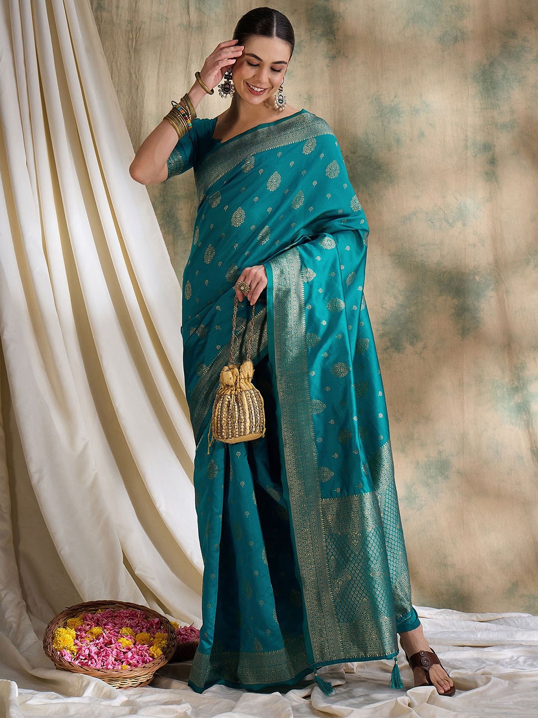 

DEVATITHI Sky Blue Banarasi Silk Saree