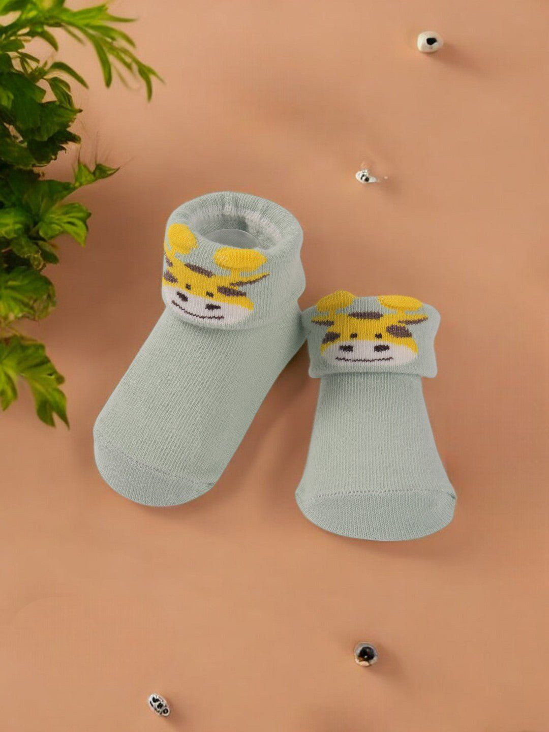 

Yellow Bee Infant Boys Ankle Length 3D Giraffe Face Socks, Green