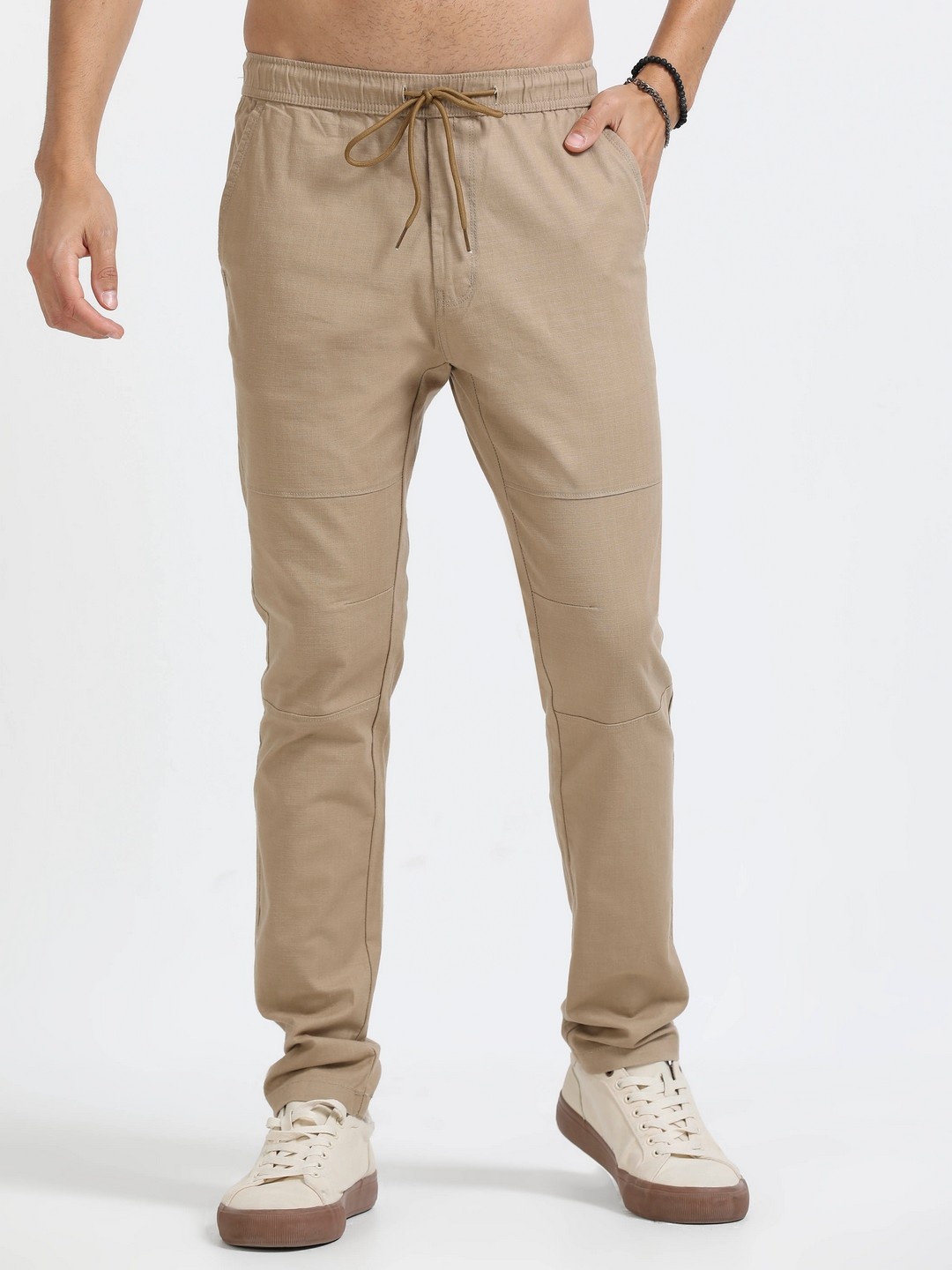 

NEVER NEUD Men Relaxed Linen Traveller Trousers, Camel brown