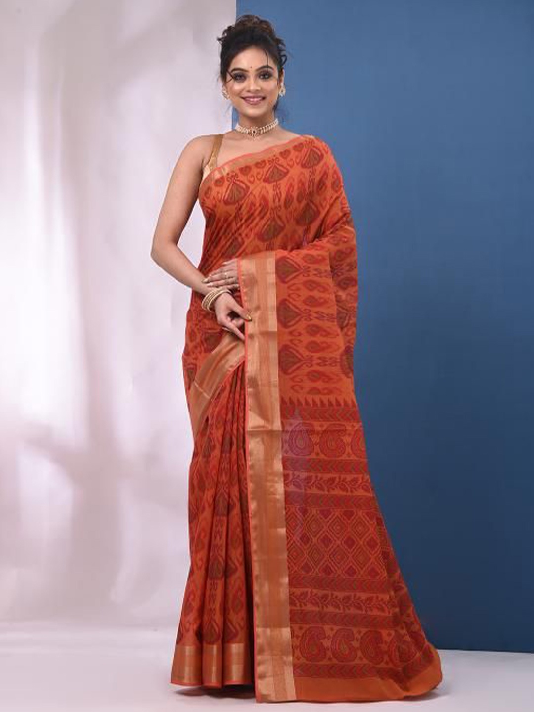 

VIBHAVARI Ethnic Motifs Embroidered Saree, Peach