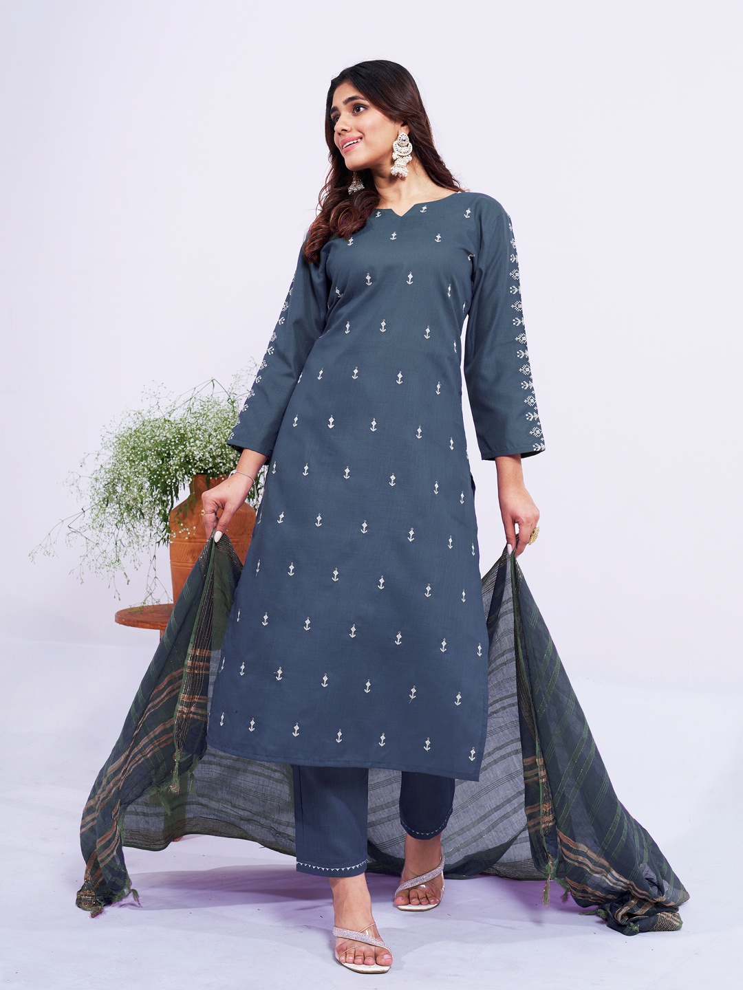 

ARADHNA Women Ethnic Motifs Embroidered Regular Kurta with Trousers & With Dupatta, Grey