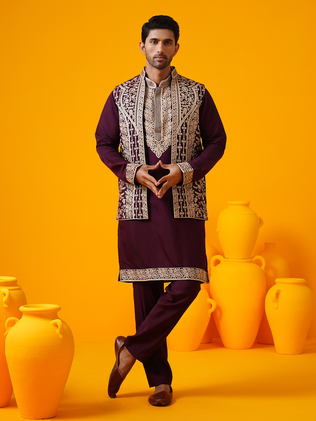 

SOJANYA LUXE Floral Embroidered Mandarin Collar Straight Kurta With Trouser And Jacket, Burgundy