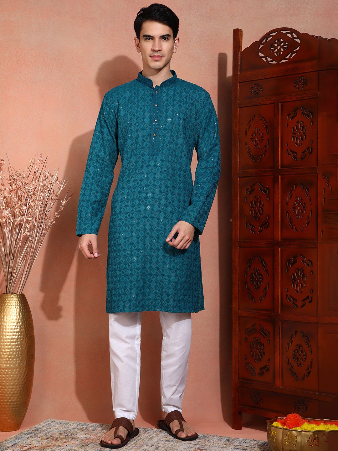 

SWAGG INDIA Men Ethnic Motifs Embroidered Chikankari Kurta, Teal