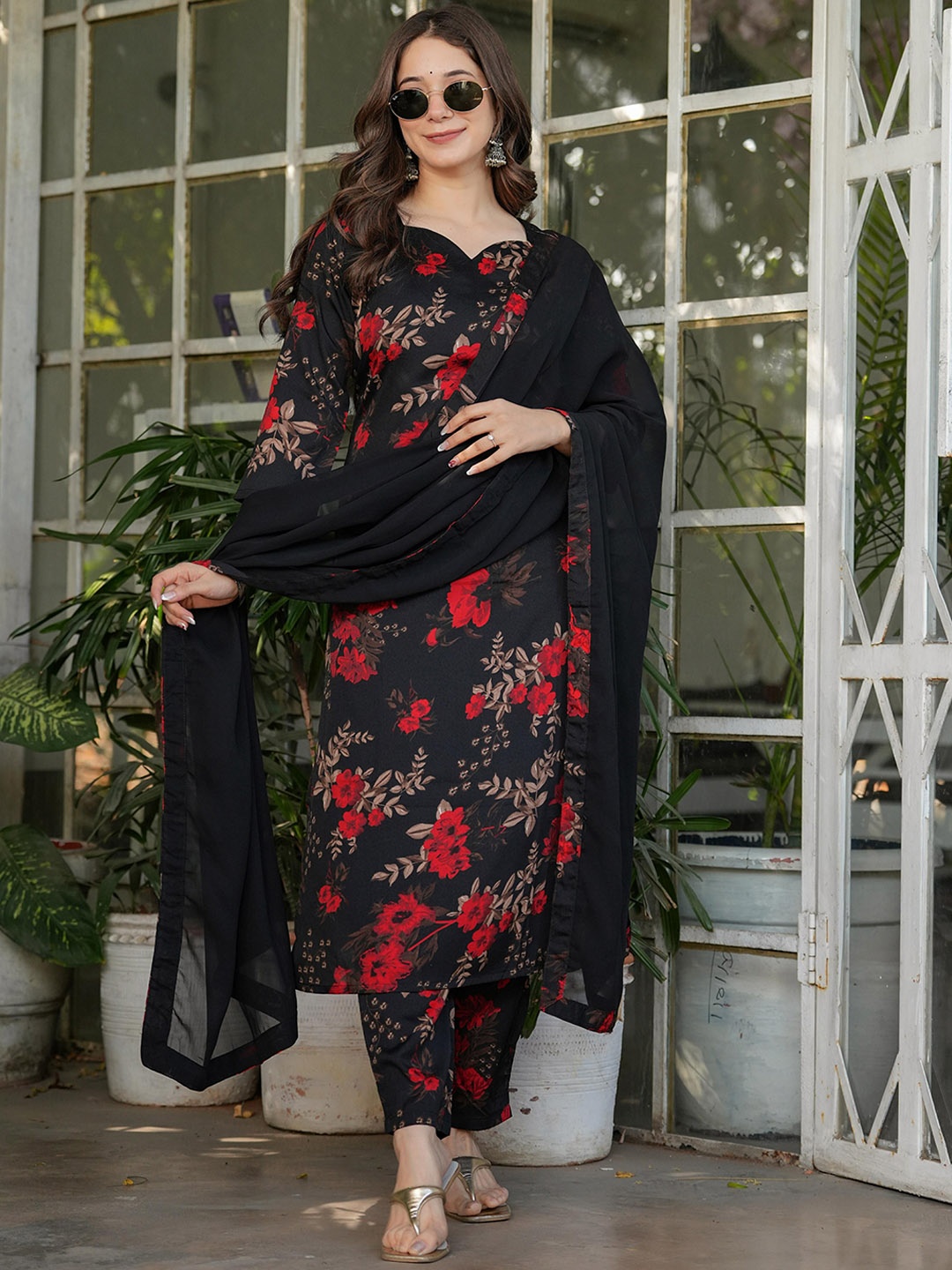 

Vintro Women Printed Regular Sequinned Kurta with Trousers & With Dupatta, Black