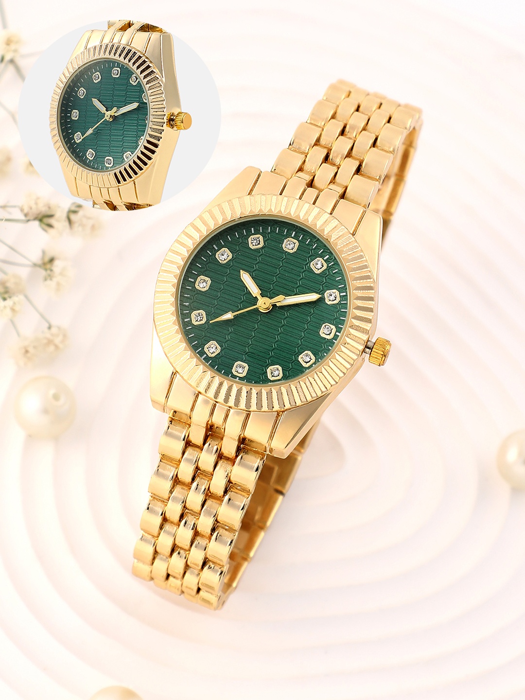 

HAUTE SAUCE by Campus Sutra Women Patterned Dial & Stainless Steel Bracelet Style Straps Analogue Watch, Gold
