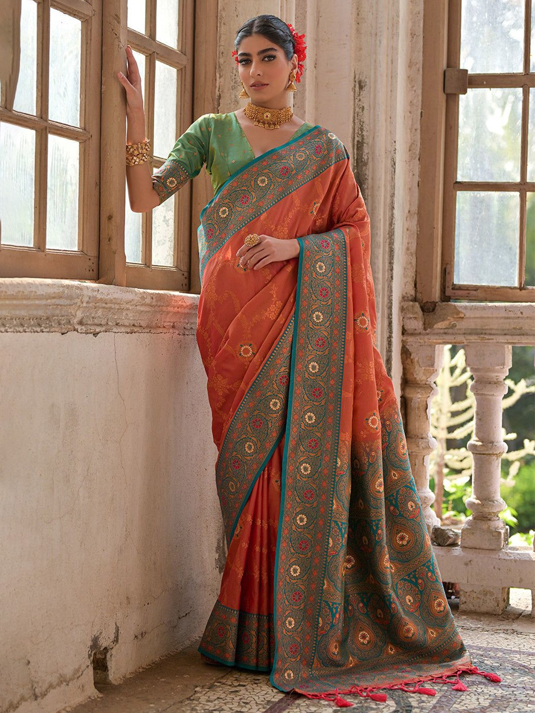 

VISHNU WEAVES Ethnic Motifs Woven Design Zari Pure Silk Banarasi Saree, Peach