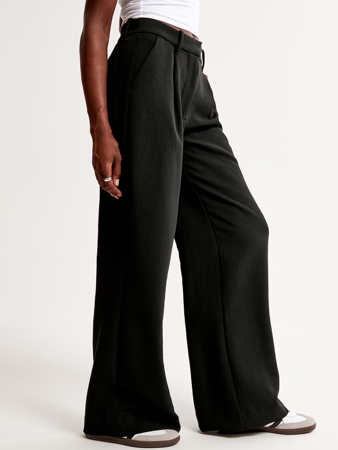 

FNOCKS Women Original Straight Fit Lint Free Pleated Trousers, Black