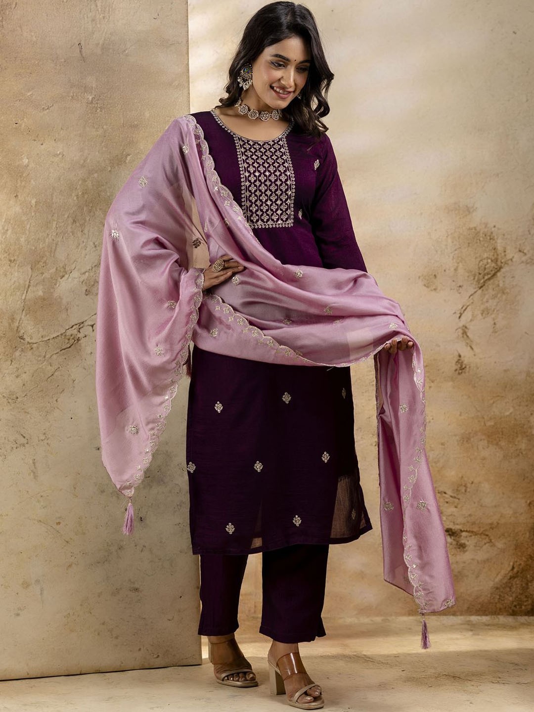

VredeVogel Ethnic Motifs Embroidered Round Neck Straight Kurta With Trousers And Dupatta, Purple