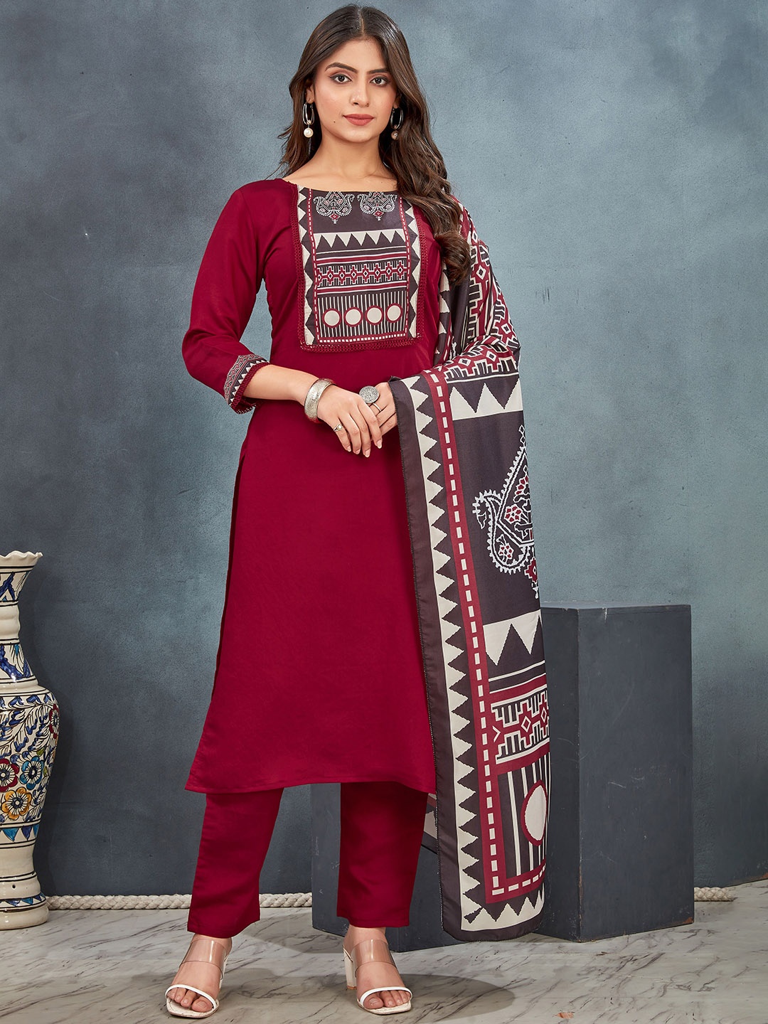 

Moda Rapido Women Regular Kurta with Trousers & With Dupatta, Red