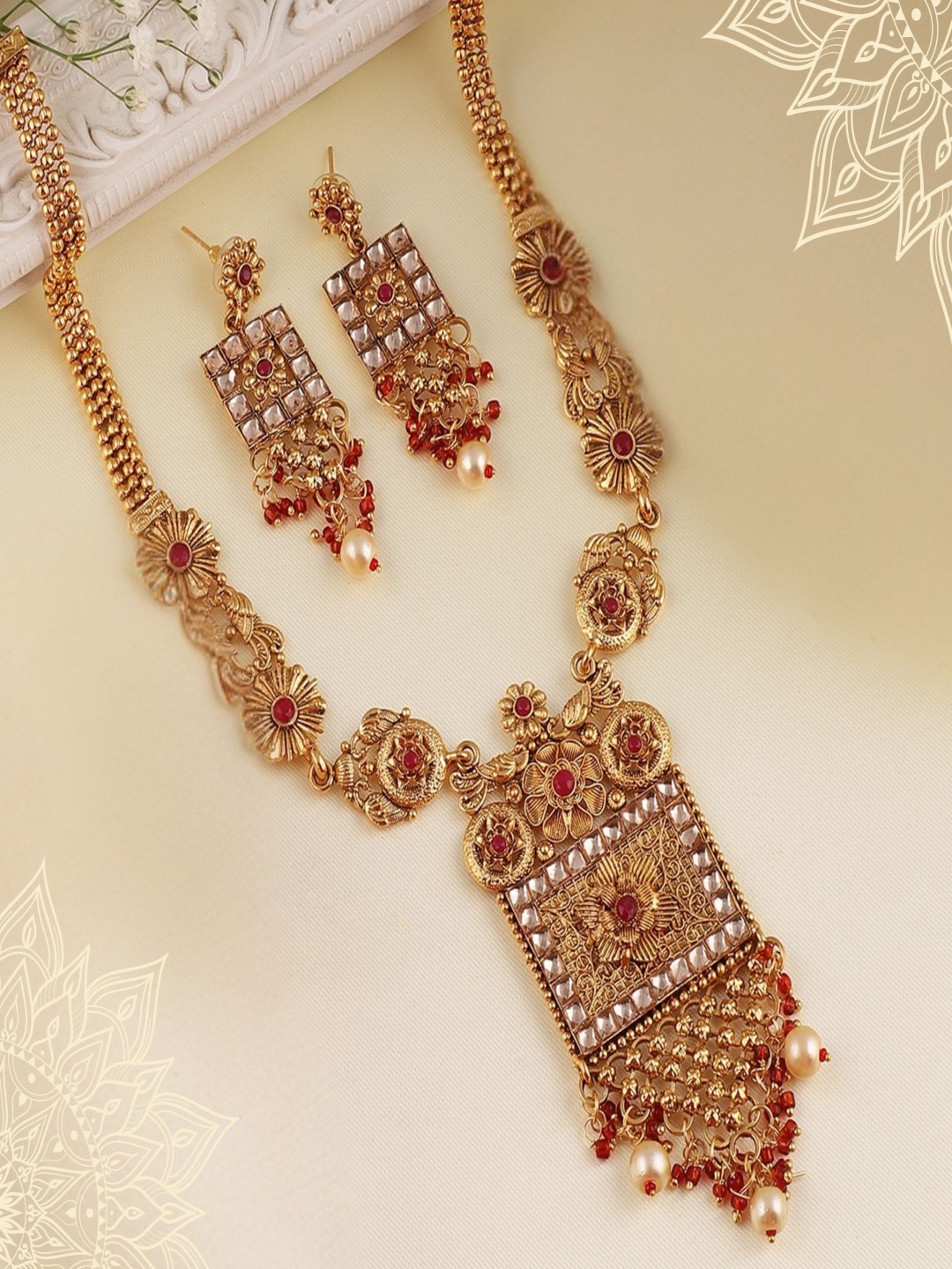 

ORANGENYSHA Gold Plated Kundan Stone Studded & Beaded Jewellery Set