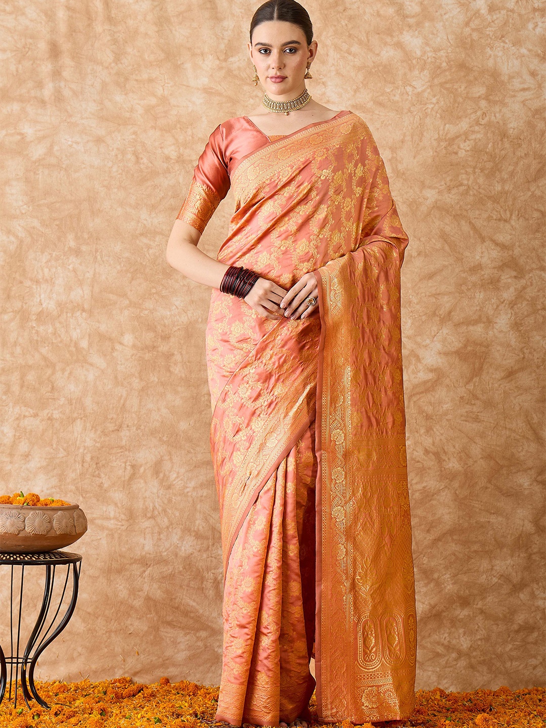 

DEVATITHI Ethnic Motifs Zari Silk Blend Banarasi Saree, Peach