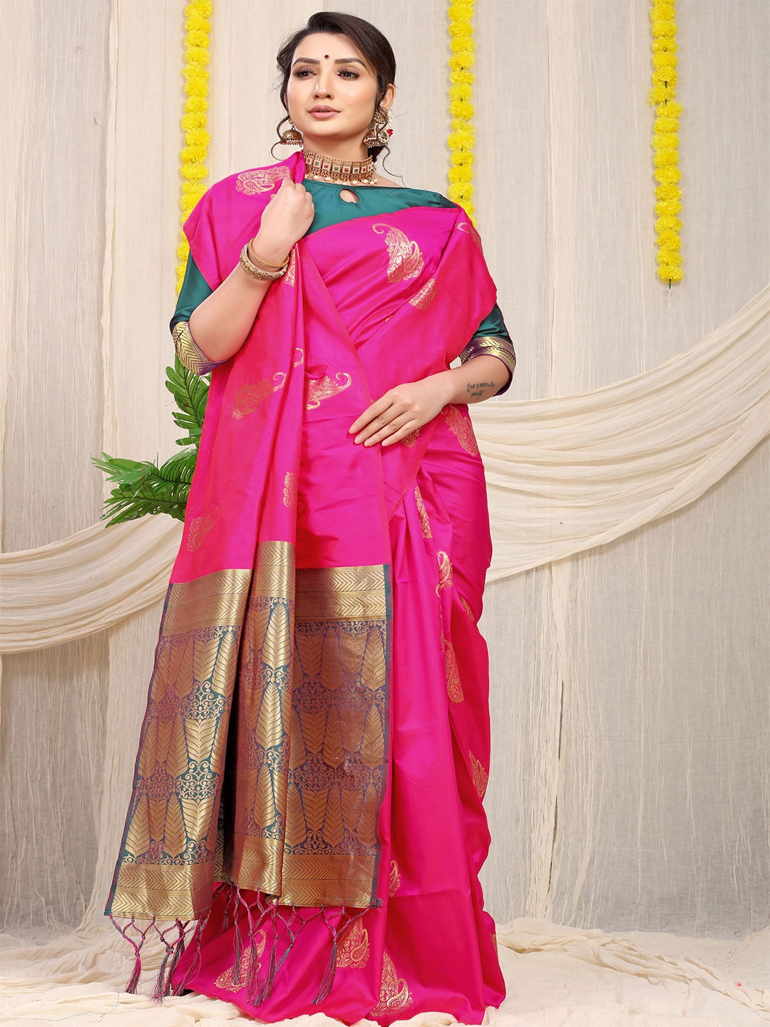 

amirat Woven Design Pure Silk Banarasi Saree, Pink