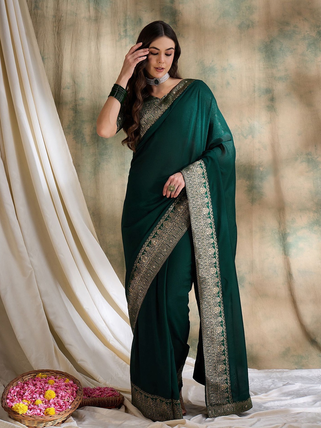 

DEVATITHI Green Vichitra Saree