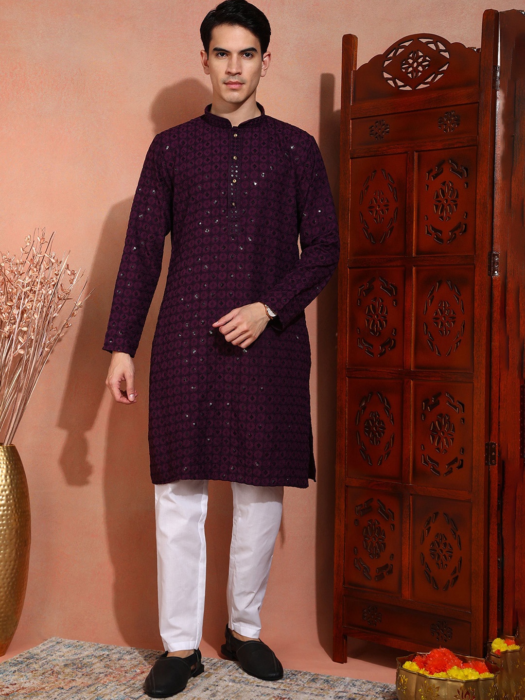 

SWAGG INDIA Men Ethnic Motifs Embroidered Chikankari Kurta, Purple