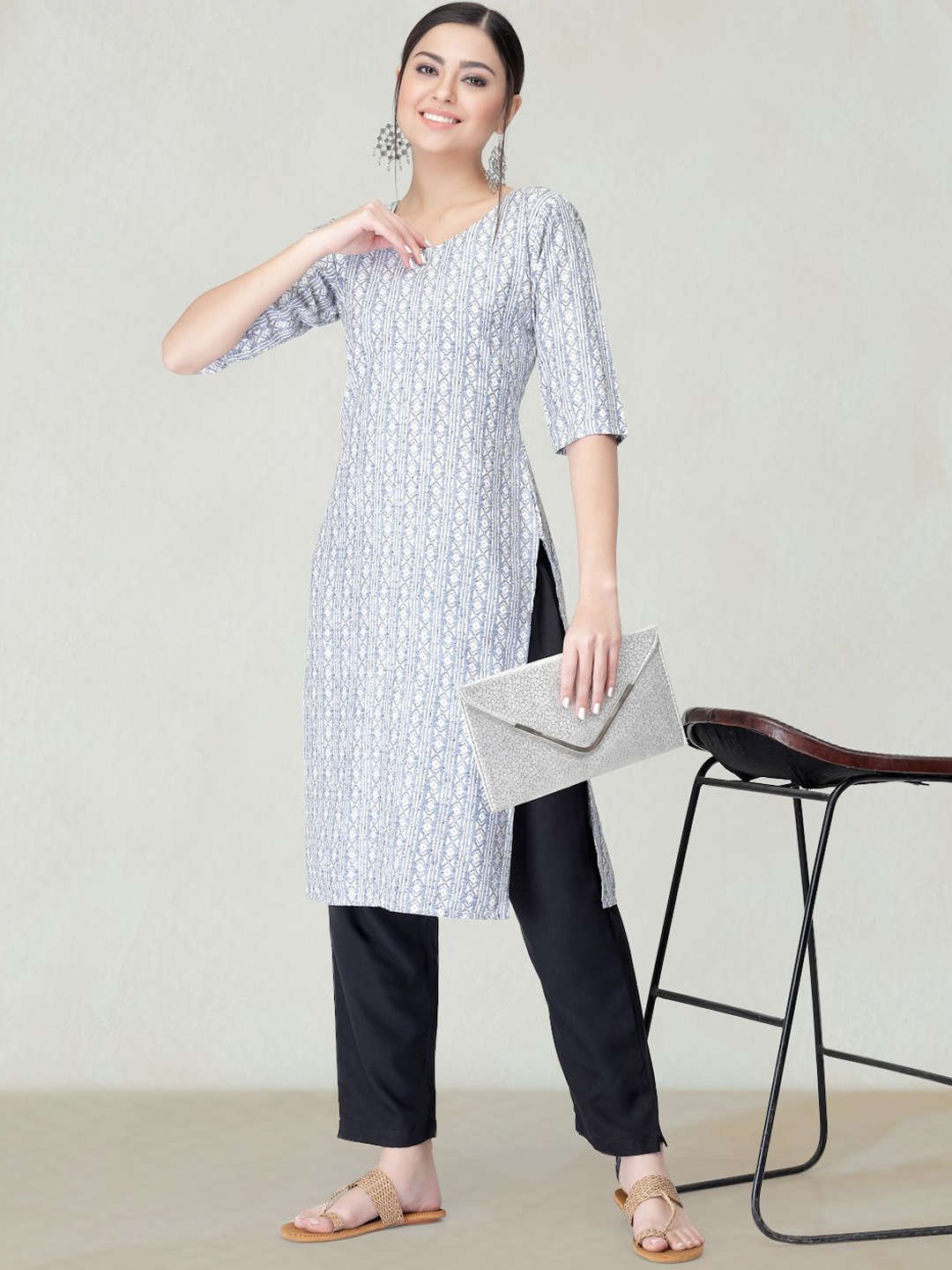 

Moda Rapido Geometric Printed Round Neck Straight Kurta, Blue