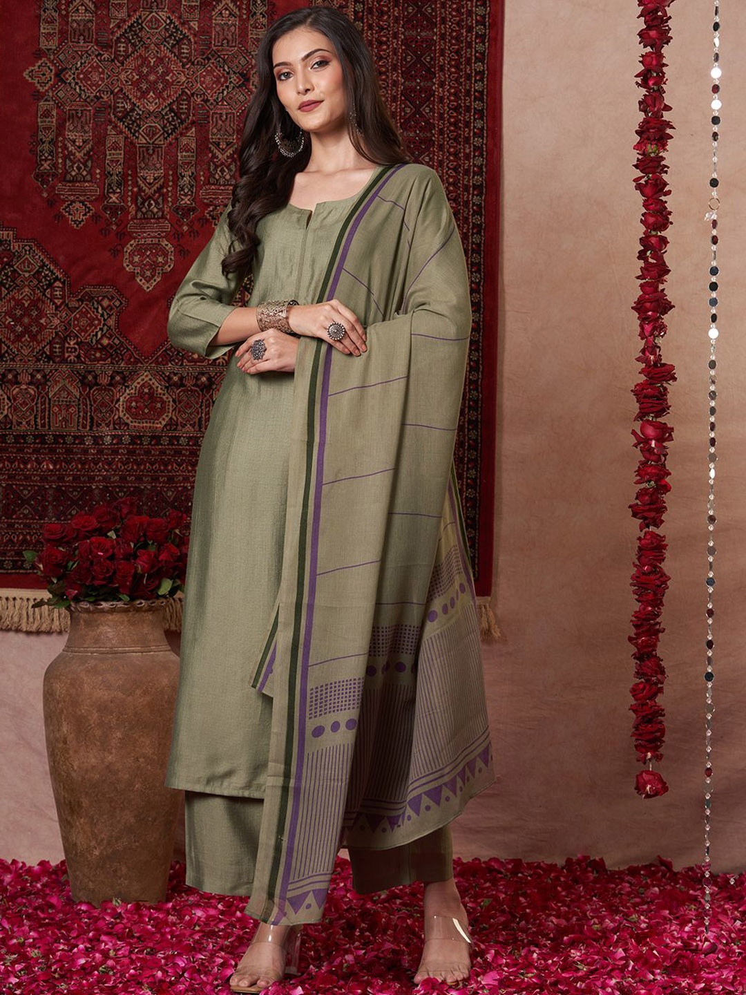 

GoSriKi Notch Neck Kurta With Palazzos And Dupatta, Green