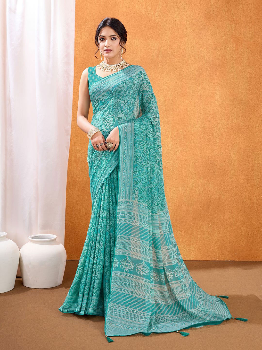 

Rekha Maniyar Paisley Beads and Stones Poly Georgette Saree, Sea green