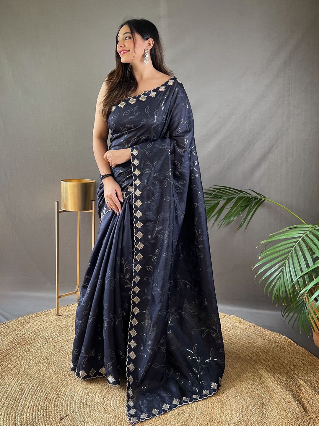 

TORONFRAS Women Woven Design Zari Art Silk Kanjeevaram Saree, Navy blue