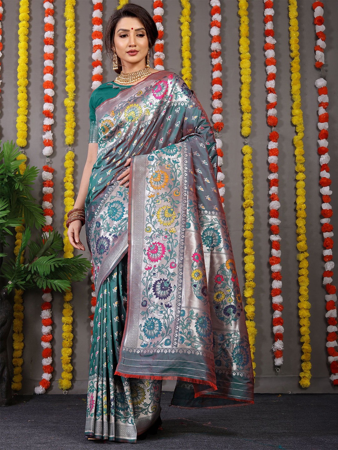 

amirat Woven Design Zari Pure Silk Banarasi Saree, Teal