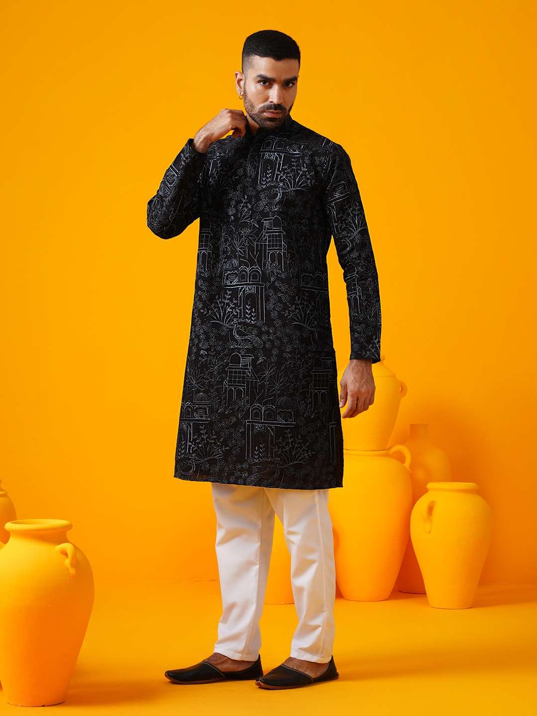 

SOJANYA Men Floral Embroidered Regular Kantha Work Kurta with Pyjamas, Black