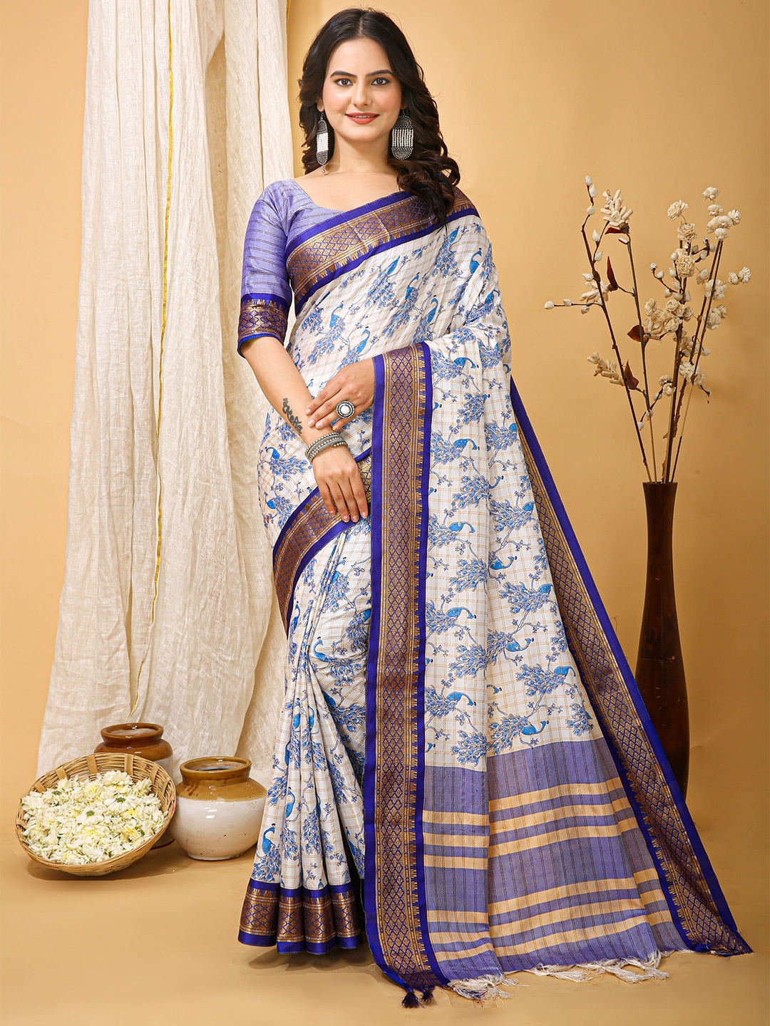 

KAYOMMI Floral Zari Silk Cotton Chanderi Saree, White