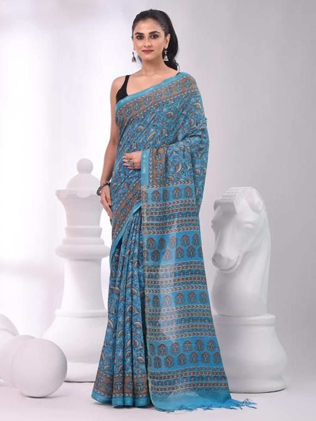 

VIBHAVARI Ethnic Motifs Printed Saree, Blue