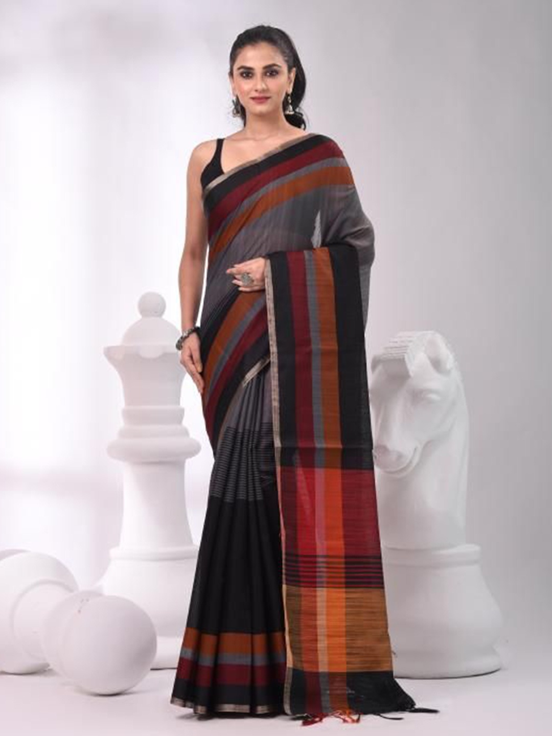 

VIBHAVARI Saree With Blouse Piece, Black