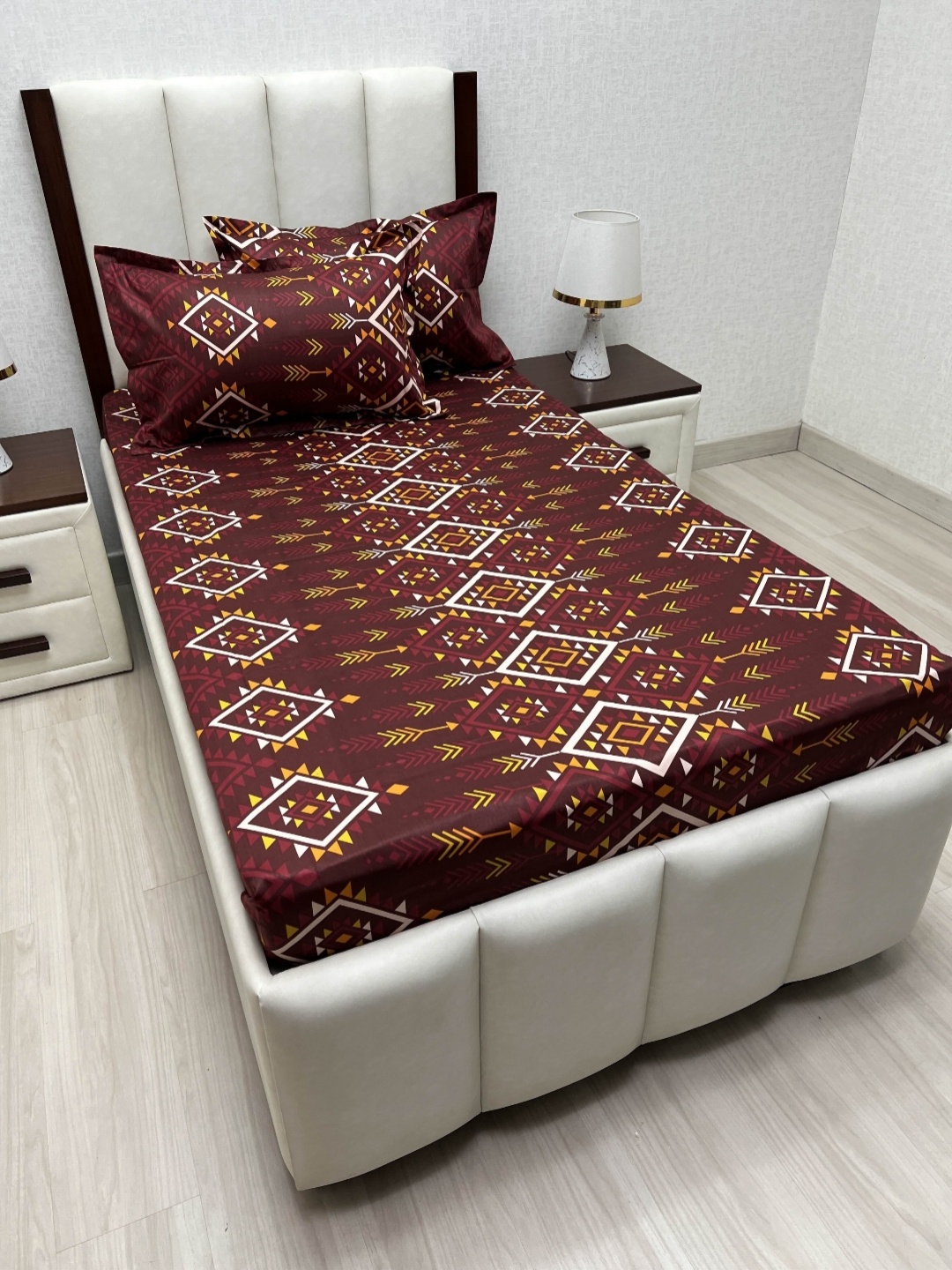 

Pure Decor Brown Geometric Printed Pure Cotton 220 TC Single Bedsheet Set-1.73 m x 2.36 m