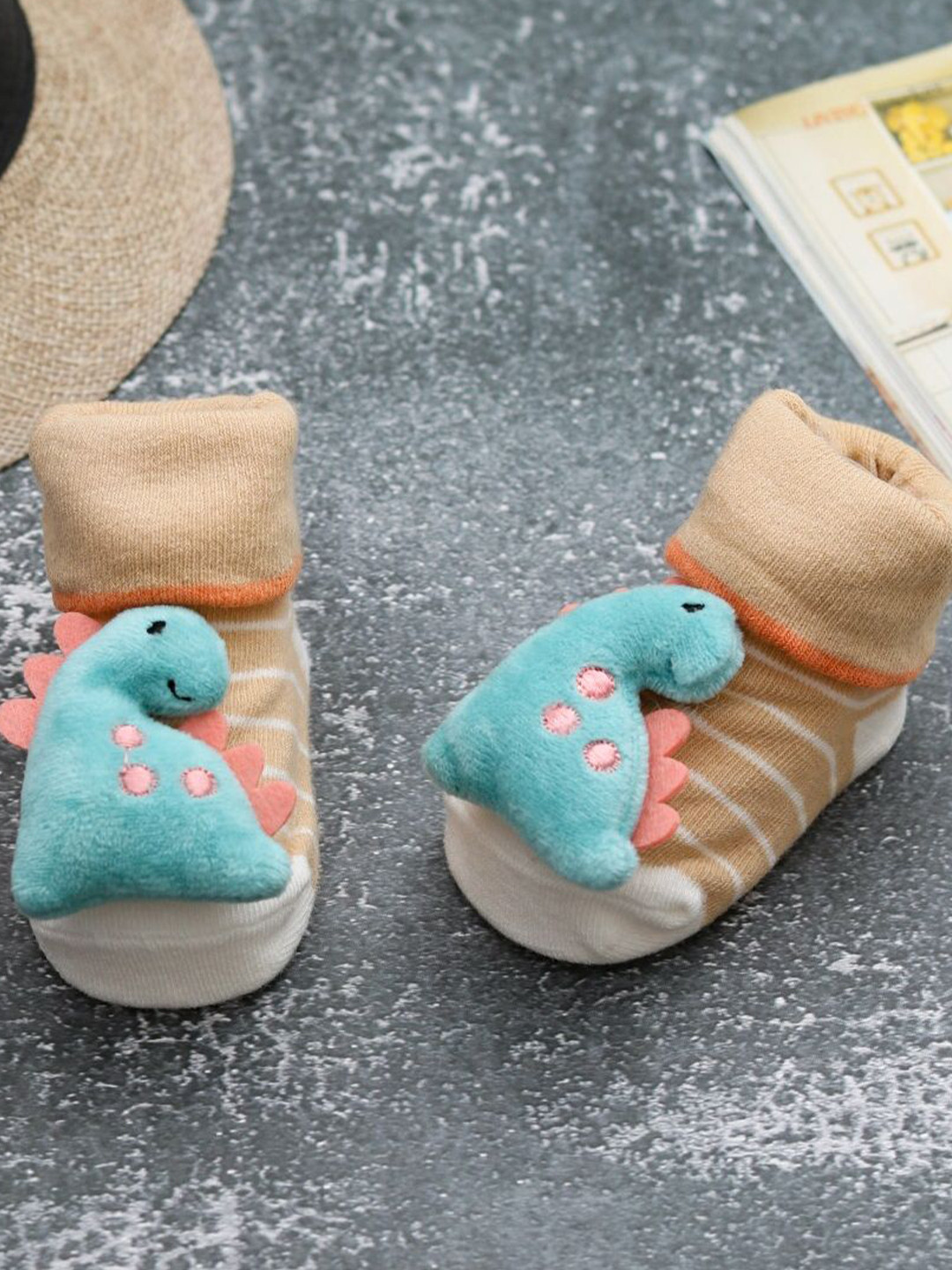 

Yellow Bee Boys Adorable Dinosaur Plush Ankle Length Socks, Blue