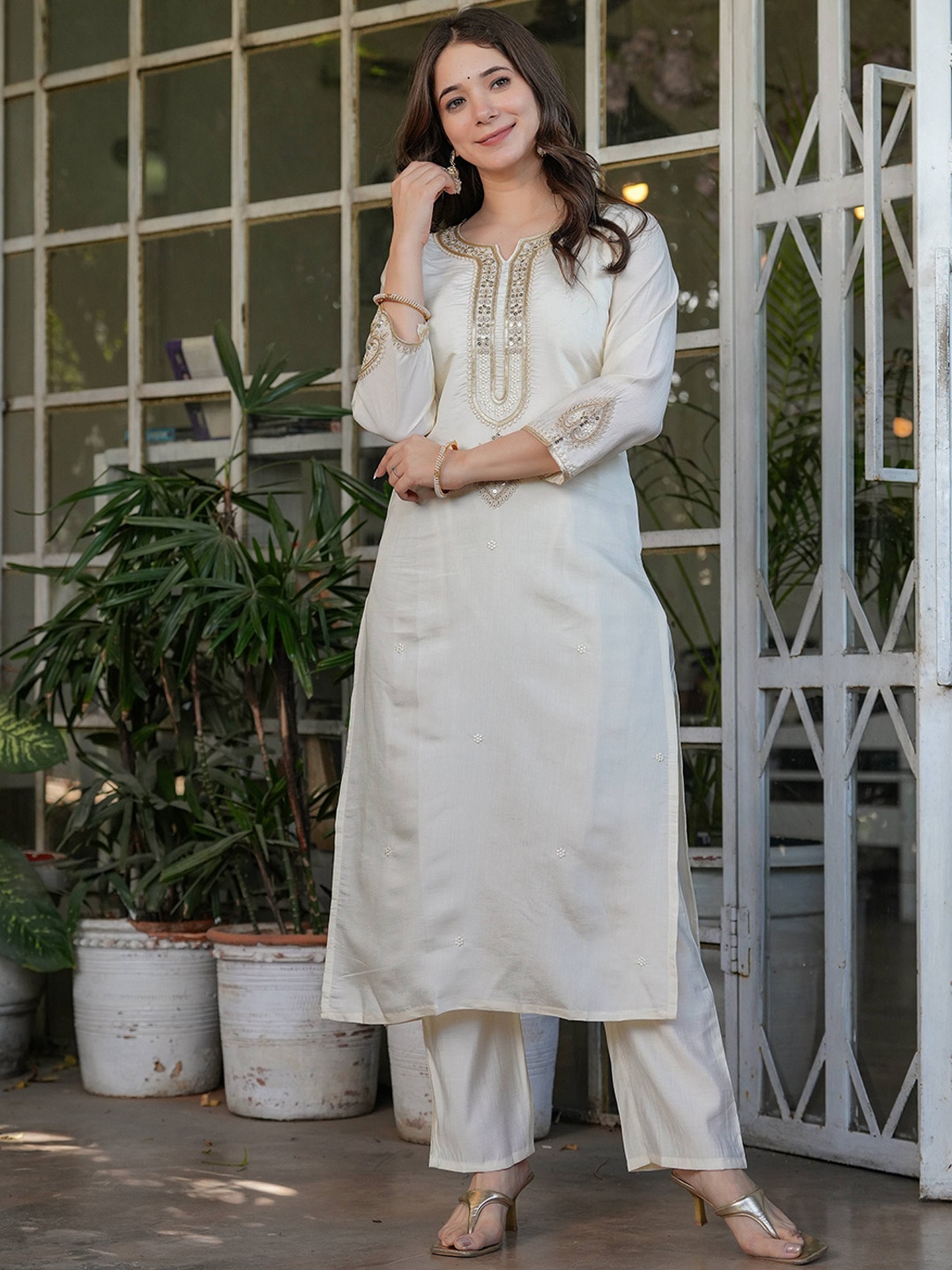 

Vintro Women Embroidered Regular Sequinned Chanderi Silk Kurta with Trousers & With Dupatta, White