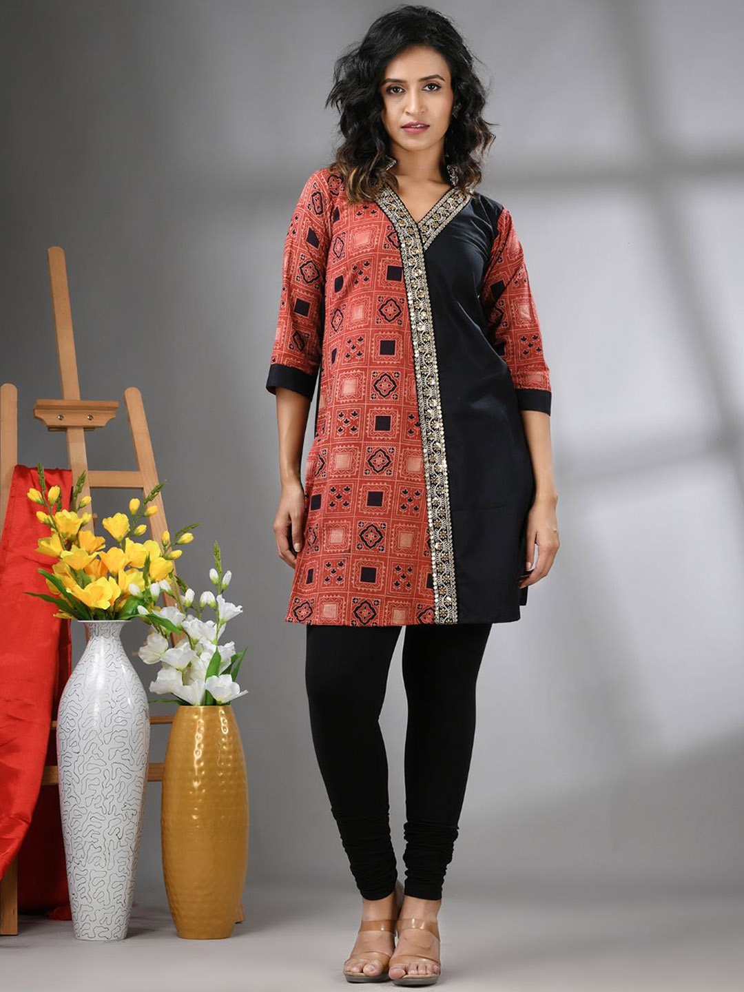 

Charukriti Women Geometric Printed Thread Work Kurta, Black