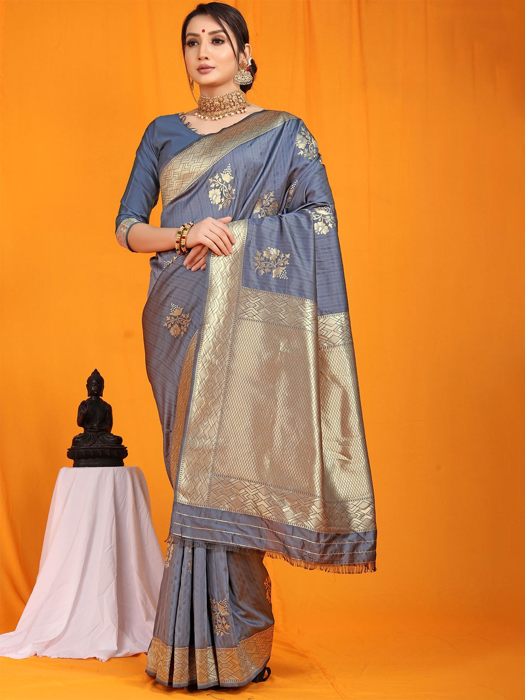 

amirat Woven Design Zari Pure Silk Banarasi Saree, Grey