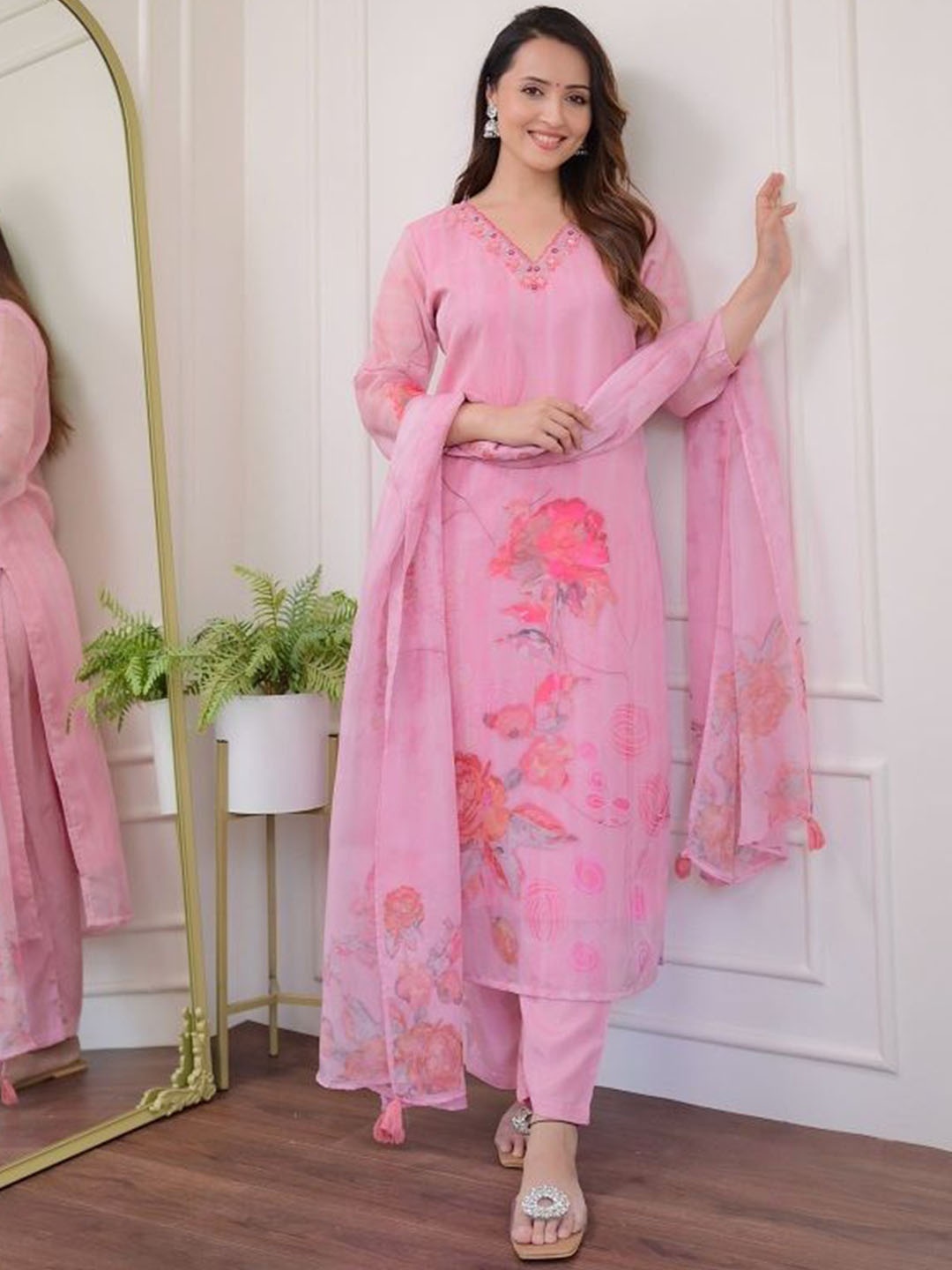 

Kurti Culture Floral Printed V-Neck Kurta With Trousers And Dupatta, Pink