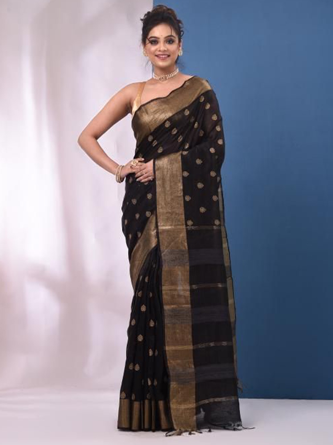 

VIBHAVARI Woven Design Zari Saree, Black