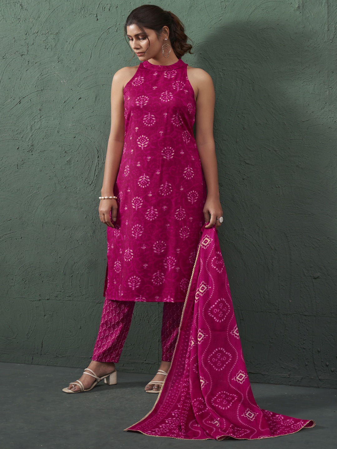 

Anouk Women Ethnic Motifs Printed Regular Kurta with Trousers & With Dupatta, Pink