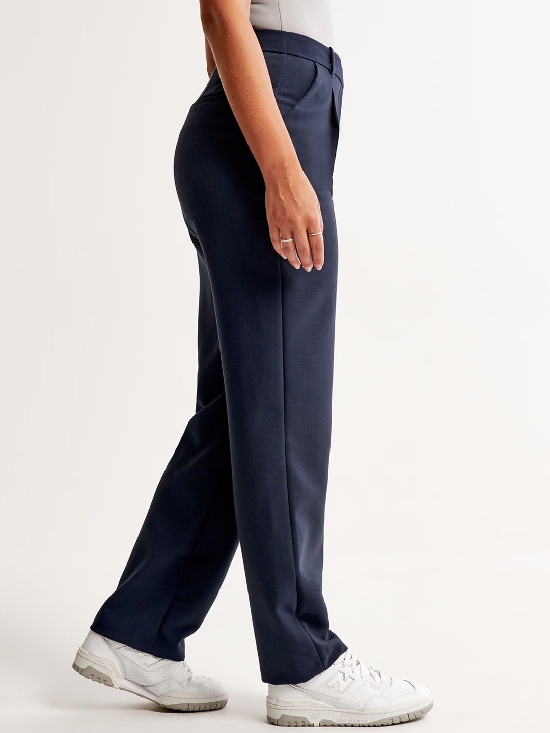 

FNOCKS Women Original Straight Fit Lint Free Pleated Trousers, Navy blue