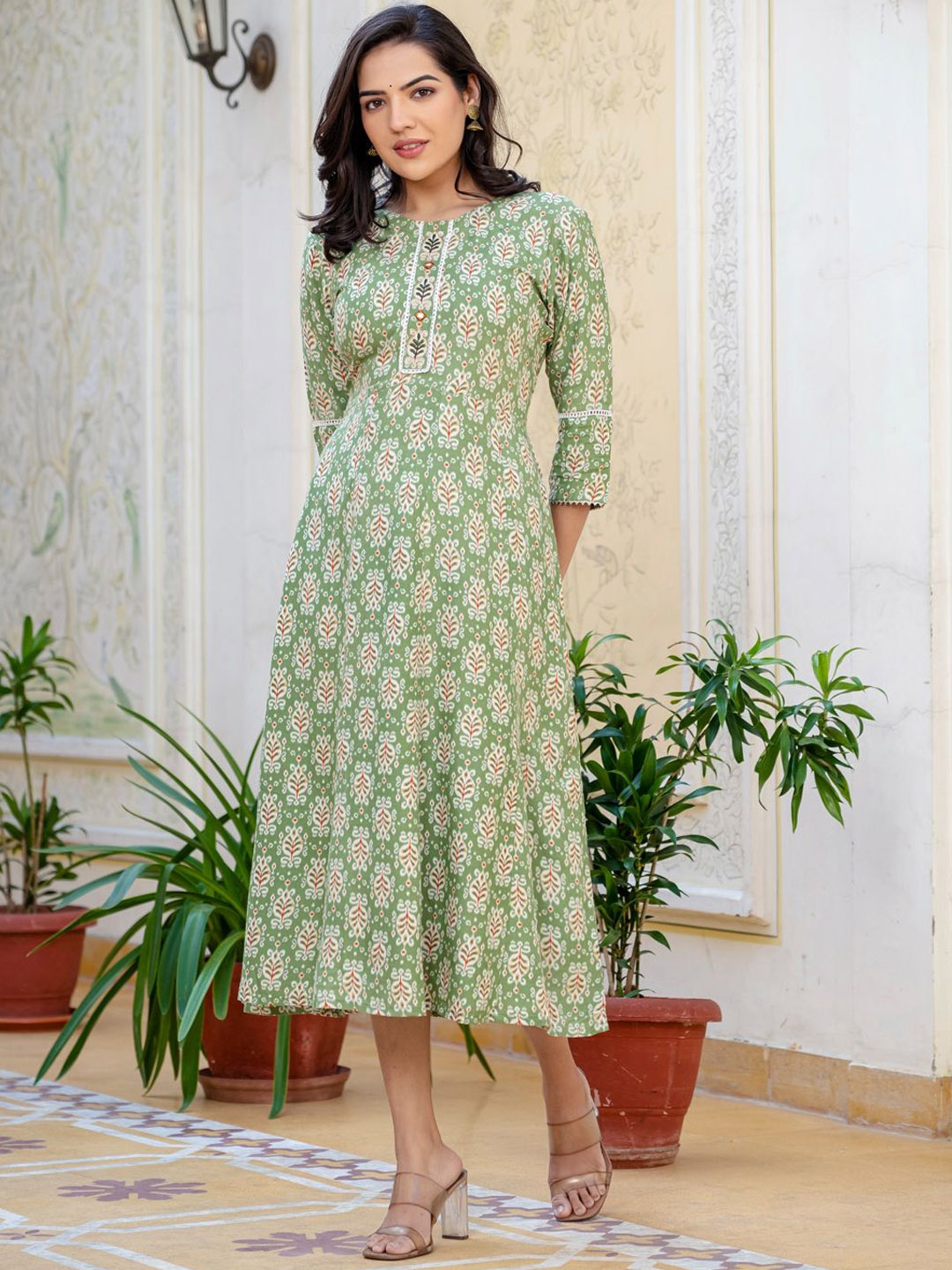 

ARADHNA Women Ethnic Motifs Printed Thread Work Kurta, Green