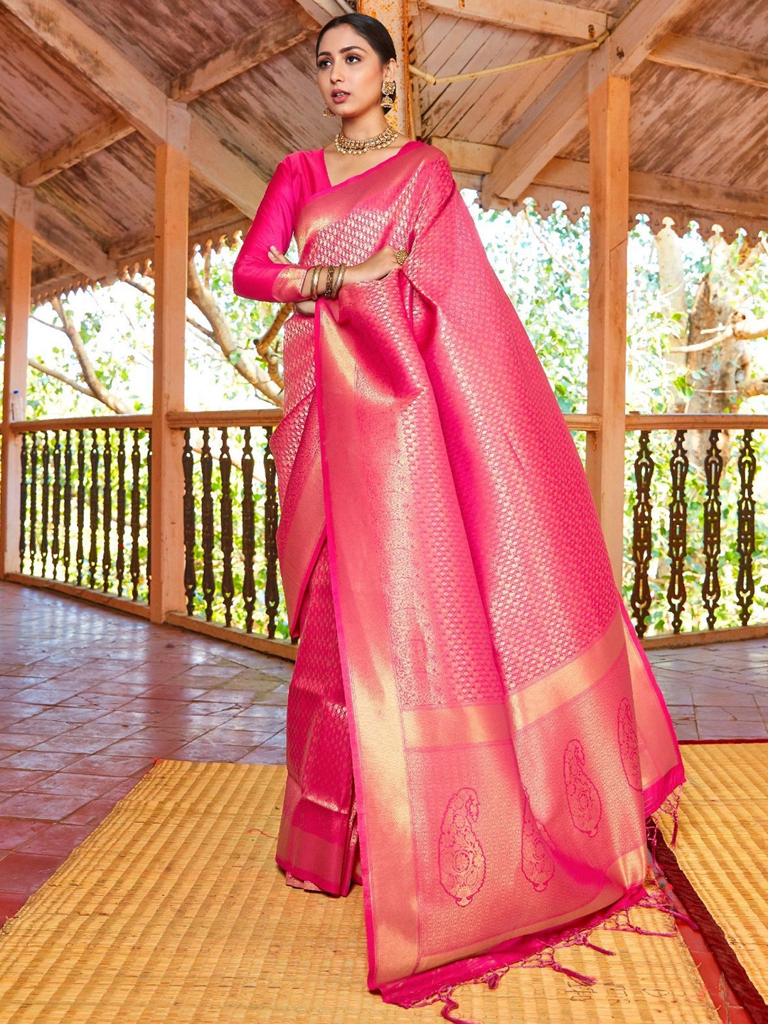 

ODETTE Ethnic Motifs Zari Silk Blend Saree, Pink