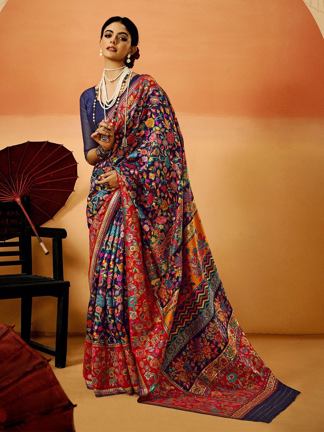 

MAHALASA Floral Zari Pure Silk Saree, Navy blue