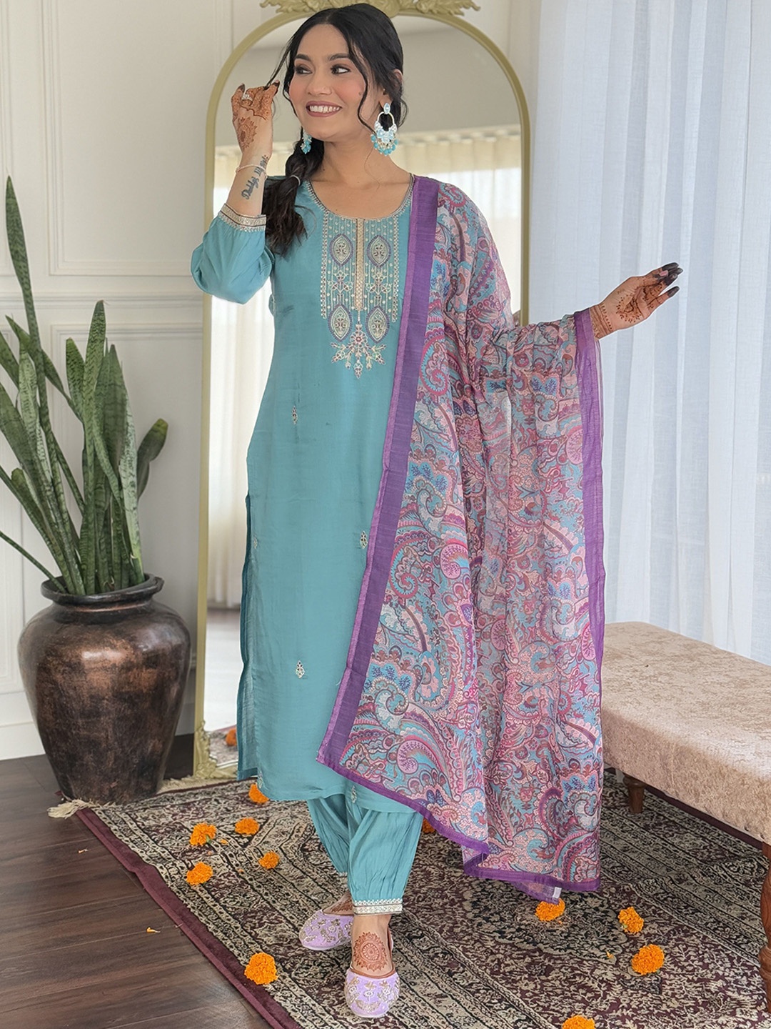 

Navlik Women Paisley Embroidered Regular Thread Work Chanderi Silk Kurta with Trousers & With Dupatta, Turquoise blue
