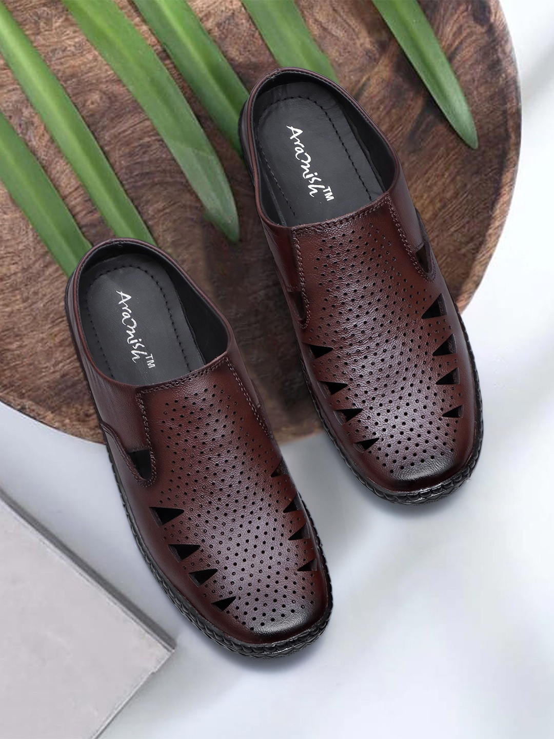 

ARAMISH Men Ethnic Leather Shoe-Style Sandals, Brown