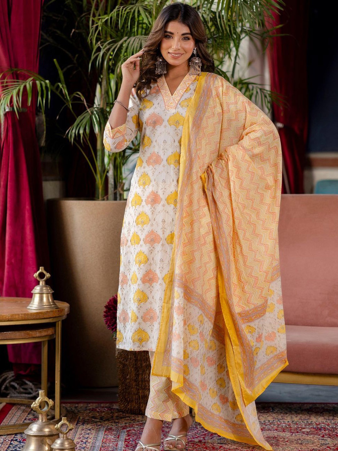 

Kaftanize Floral Printed Regular Straight Kurta with Trousers & With Dupatta, Yellow