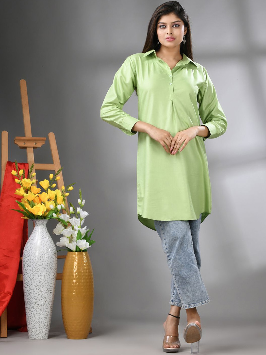

Charukriti Women Thread Work Kurta, Green