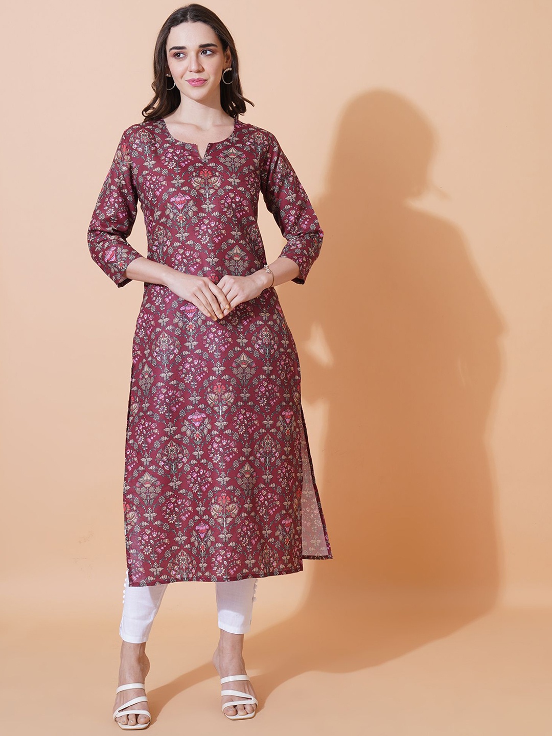 

FebQ Women Floral Printed Kurta, Maroon