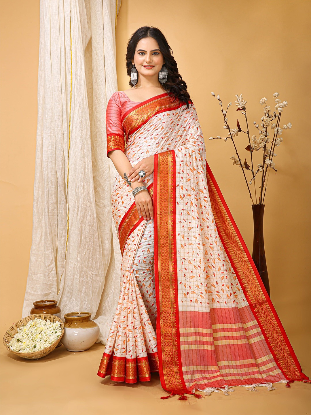 

KAYOMMI Floral Zari Silk Cotton Banarasi Saree, White