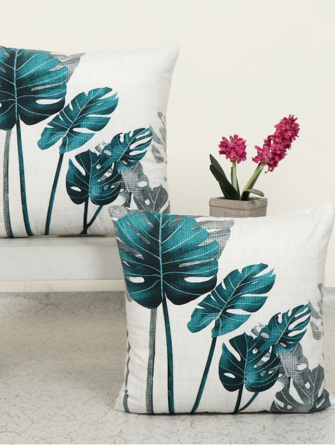 

Aura Off White & Green 2 Pieces Floral Printed Square Shaped Cushion Covers