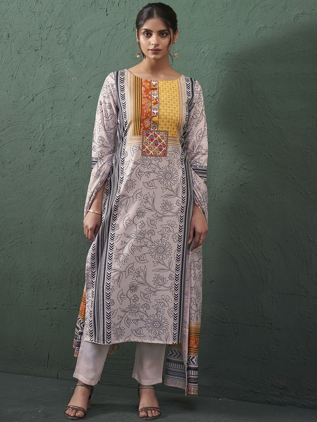 

Anouk Floral Printed Straight Kurta With Trousers And Dupatta, Off white